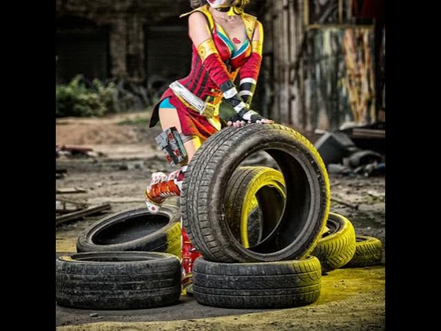 Video thumbnail for Moon Moxxi Cosplay