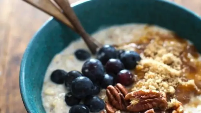 Video thumbnail for Flax and Blueberry Vanilla Overnight Oats recipe