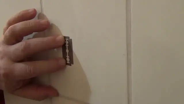 Video thumbnail for Rasierklingen mit der Hilfe einer Fliese polieren bzw. schärfen