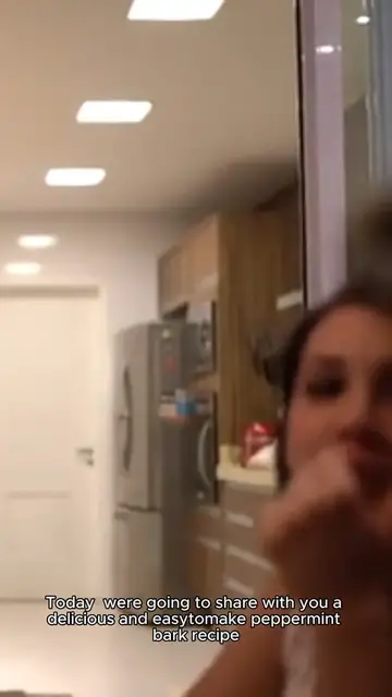 Video thumbnail for Peppermint bark recipe