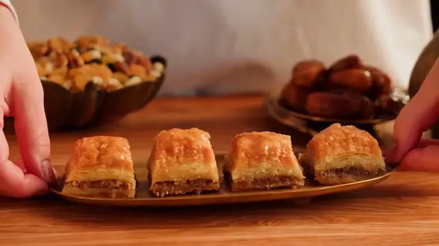 Video thumbnail for  Baklava Vanilla Slice: A Sweet Fusion of Flaky Layers and Creamy Delight