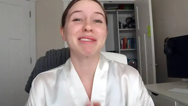 Video thumbnail for WEEKDAY MORNING SKINCARE ROUTINE