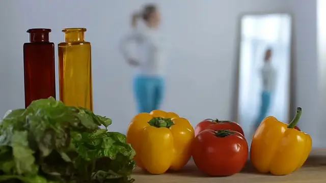 Video thumbnail for Snooki_s_Late-Night_Snack_Struggle