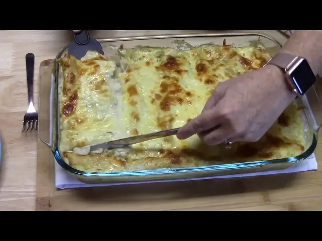 Video thumbnail for GREEN CHILI CHICKEN ENCHILADAS