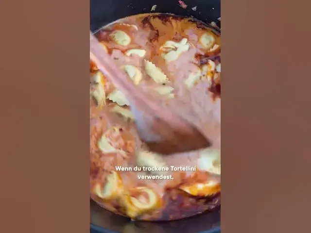 Video thumbnail for Extra cremige 30-Min Tortellini Suppe? JAA! 🤤 #shorts