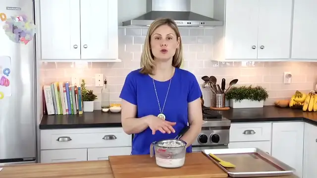 'Video thumbnail for How To Make Almond Flour (aka Almond Meal)   Clean&Delicious (720p 30fps)'