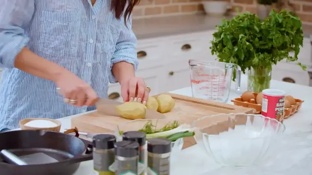 'Video thumbnail for Easy _FLUFFY_ Potato Omelet_ You_ll make this omelette on repeat_(720P_HD)'