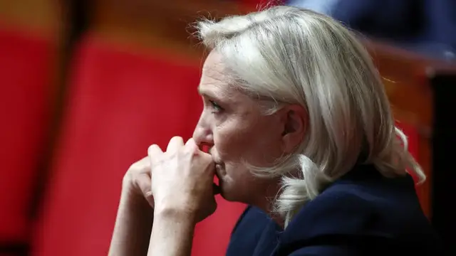 Video thumbnail for Le Pen now 'has a choice' to run in the election or not