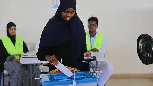 Video thumbnail for Somalis vote in the first one-person, one-vote election in decades