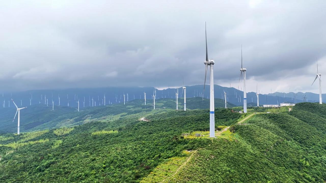 Video thumbnail for China: Qiuping Wind Farm 3.