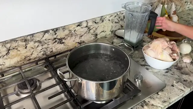 Video thumbnail for How to make Green Chile Verde Chicken Tamales Easy Recipe They_re so moist_(720P_60FPS)