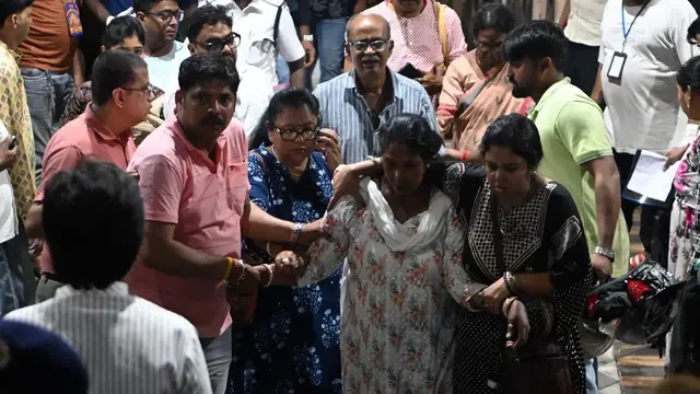 Video thumbnail for At least 19 dead in stampede at Kolkata Hindu festival