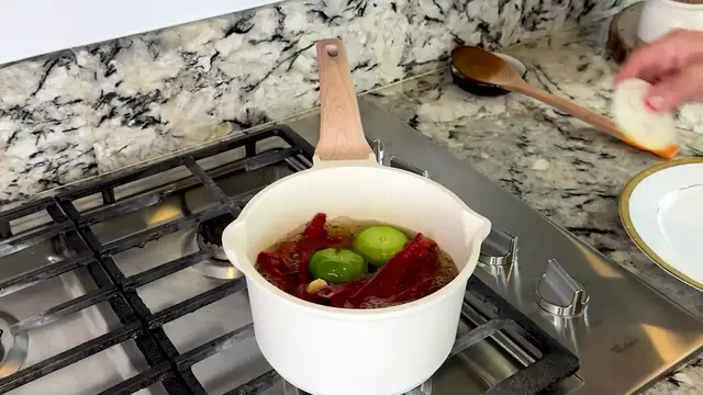 Video thumbnail for How to make Stuffed Cheese Chilaquiles Chilaquiles Rojos Rellenos(720P_60FPS)