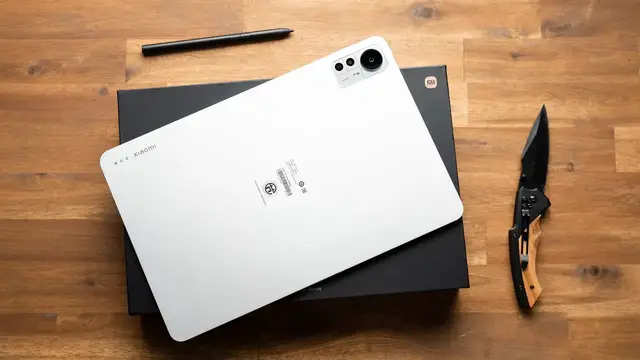 'Video thumbnail for Xiaomi Pad 5 Pro 12.4 Unboxing & Hands On'
