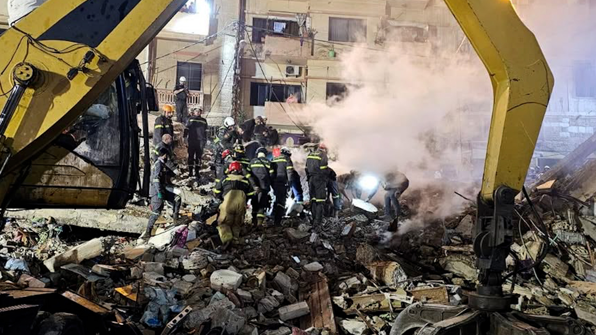 Video thumbnail for Building collapse in northern Lebanon kills people in apartments