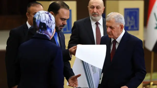 Video thumbnail for Polls open in Iraq: 7,700 candidates vying for 329 parliamentary seats