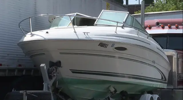 Video thumbnail for Boat fire leaves Westchester man seriously burned in Mamaroneck
