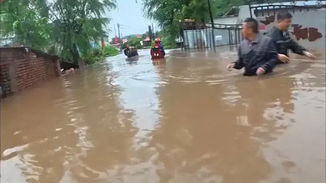Video thumbnail for China: Firefighters rescue people trapped by floodwaters in Liaoning.