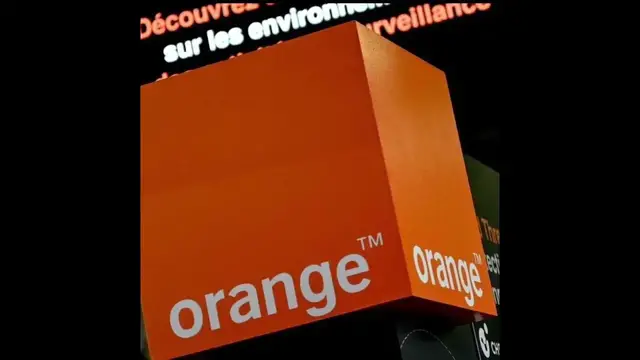 Video thumbnail for Internet par satellite : Orange se lance dans la bataille avec une offre à 49,99 euros par mois