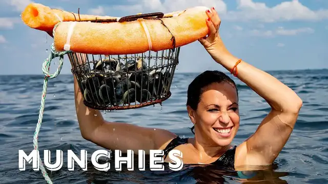 'Video thumbnail for How To Shell Out For A Beach Clambake (With Lobster & Chicken & Corn & Farideh)'