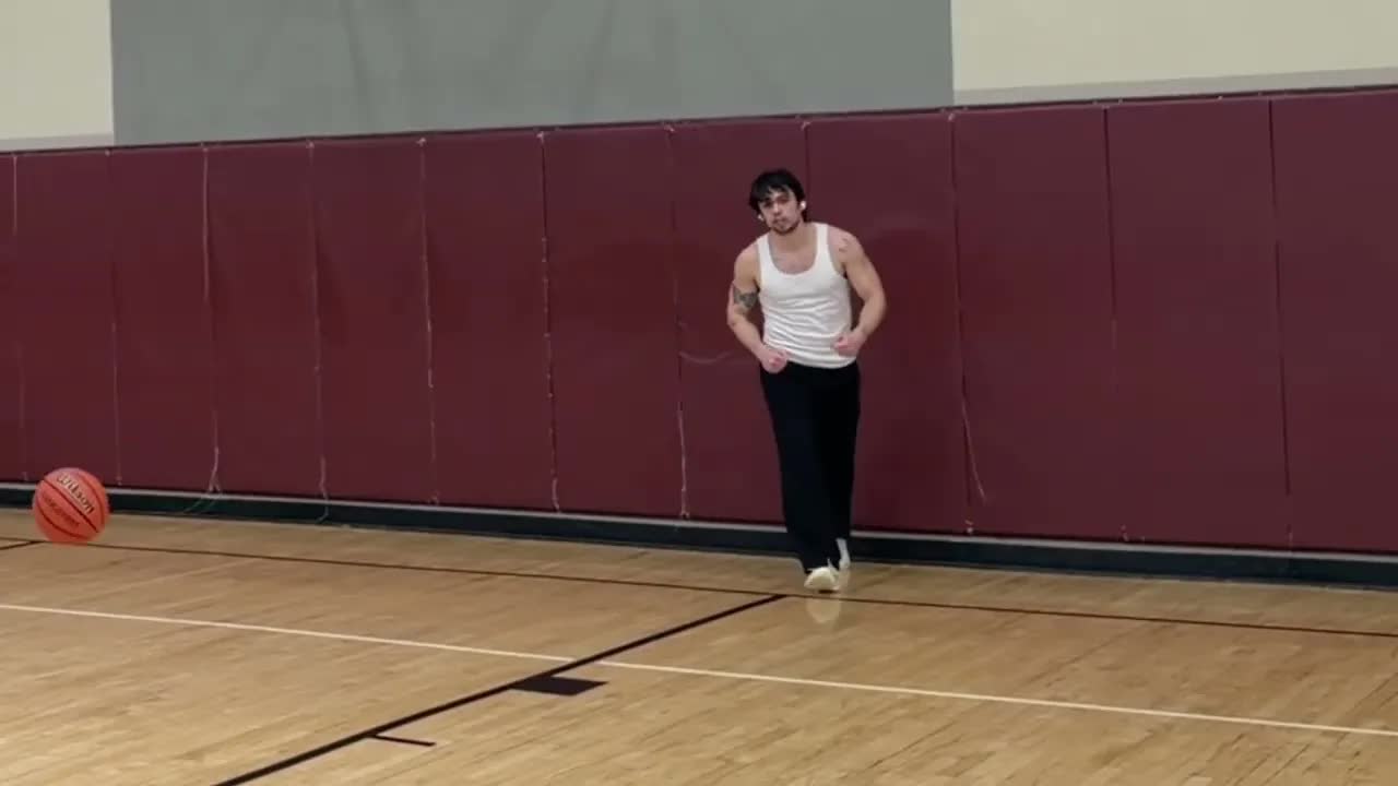 Video thumbnail for Austin Bourque: Impressive Dunking Display