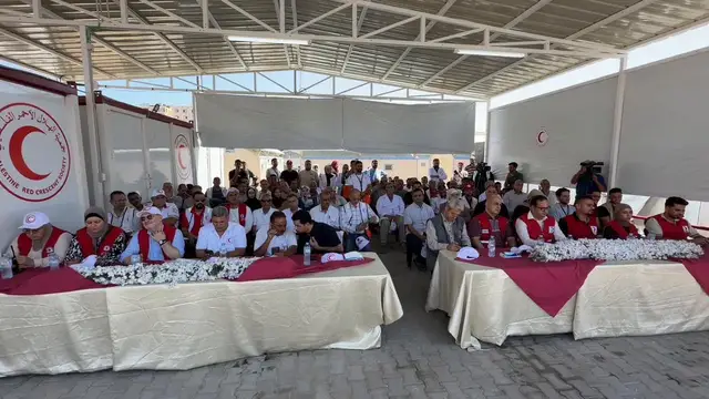 Video thumbnail for New field hospital opens in north of Gaza, where health system collapsed due to Israeli attacks.