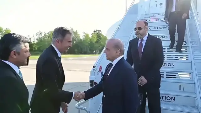 Video thumbnail for Pakistan: Pakistani PM arrives in Switzerland for U.S.-Iran talks.