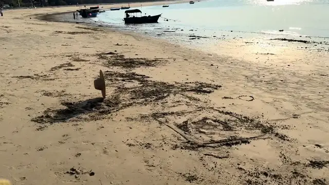 Video thumbnail for Straw Hat’s Windy Beach Chase in Hainan