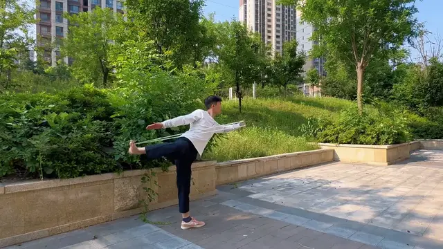 Video thumbnail for Man Pulls Off Amazing Slingshot Trick Using His Foot!