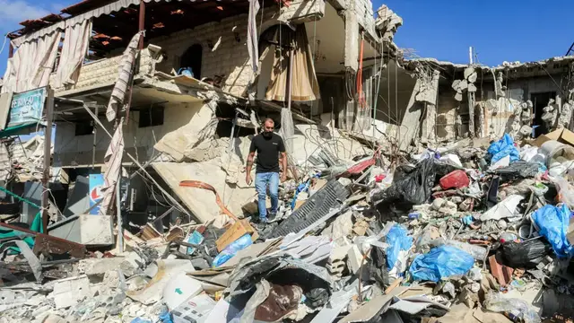 Video thumbnail for Thousands flock back to south Lebanon despite Israeli strikes amid US-Iran deal