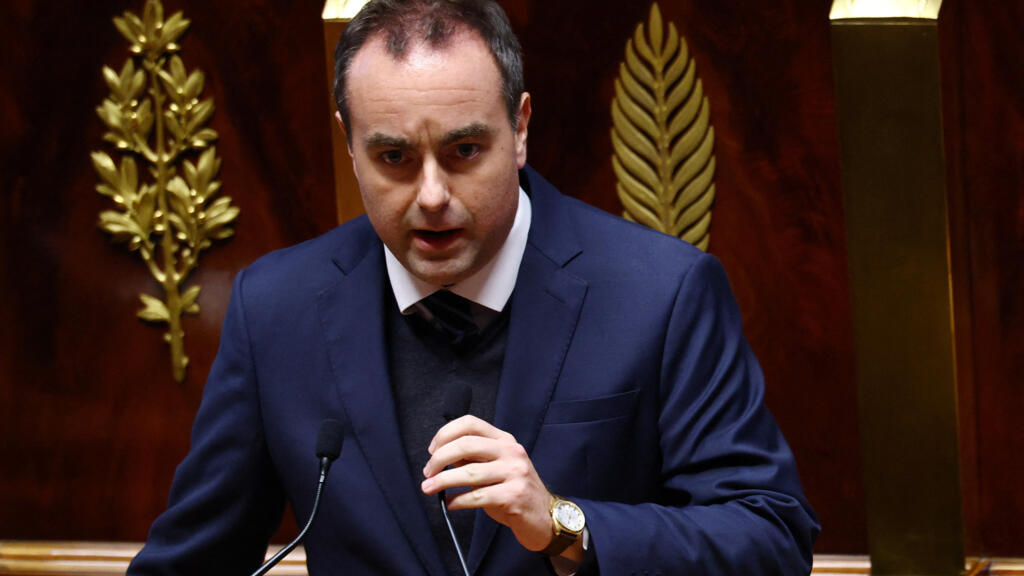 Video thumbnail for French Prime Minister faces dual no-confidence votes over budget