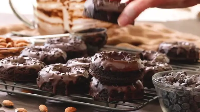 'Video thumbnail for Best Light & Fluffy Gluten Free Baked Chocolate Glazed Donuts (720p 30fps)'