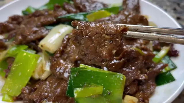 'Video thumbnail for Beef & Leek Stir Fry ¦ Tender, Juicy And Delicious Beef Stir Fry Recipe (720p 60fps)'