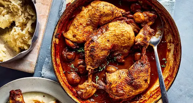 Video thumbnail for One-pot chicken chasseur