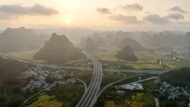 Video thumbnail for China: Beautiful Expressway 3.