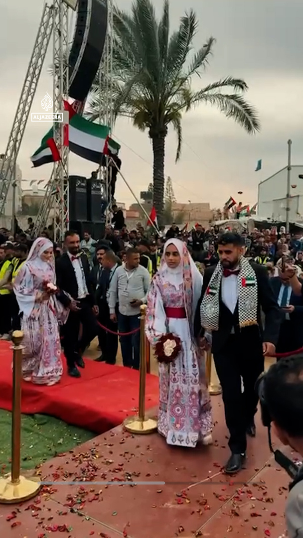 Video thumbnail for Mass wedding for 300 brides and grooms in central Gaza