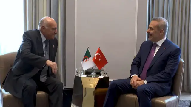 Video thumbnail for Jordan: Turkish foreign minister meets Algerian counterpart in Amman.