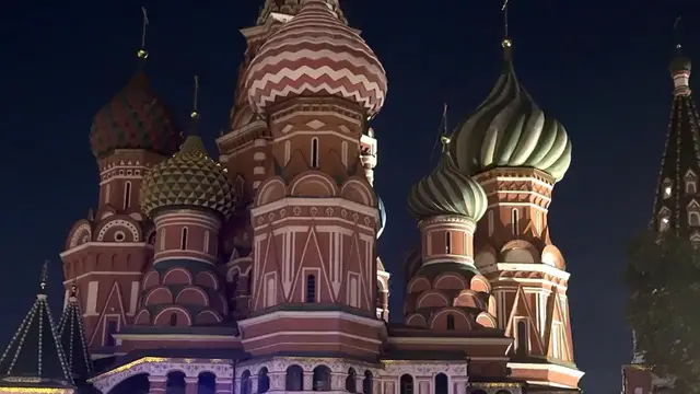 Video thumbnail for Russia: Fire hits St Basil's Cathedral in Moscow.