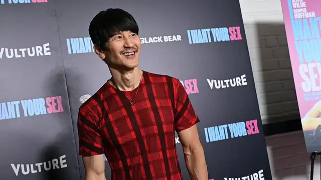 Video thumbnail for NY: 'I Want Your Sex' New York Premiere - Arrivals 9.