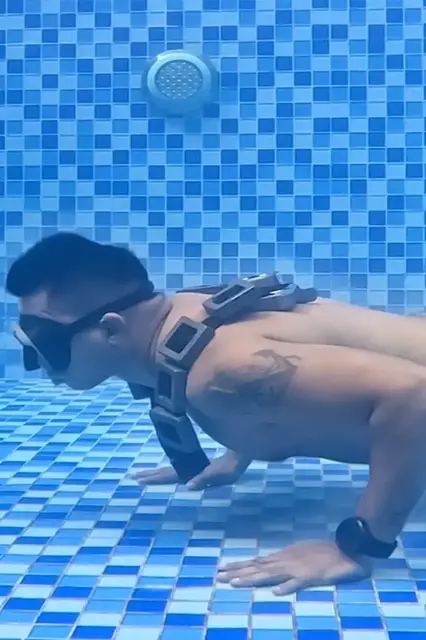 Video thumbnail for Most underwater push ups with a single breath (male) - 86 by Kamal Kaloi