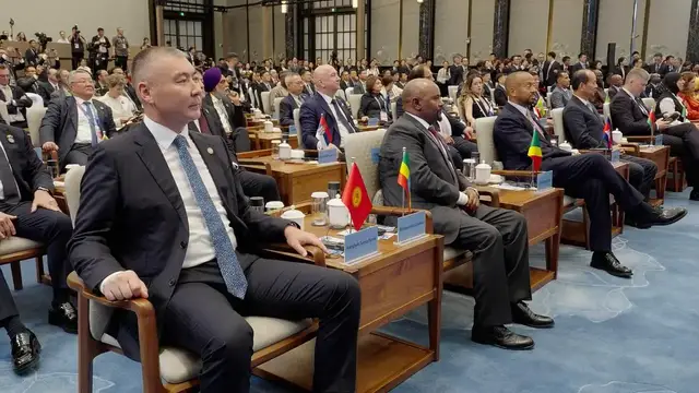 Video thumbnail for China: 29 countries sign agreement on establishing World AI Cooperation Organization.