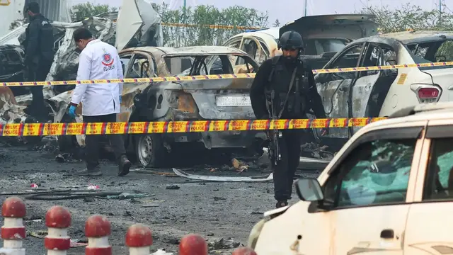 Video thumbnail for India car explosion: Blast hits congested street in Delhi's old quarter