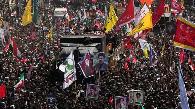 Video thumbnail for Thousands of mourners take part in Khamenei's funeral procession in Iraq