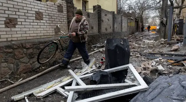 Video thumbnail for Ukraine war: Kyiv residents fear escalation amid Zelenskyy-Trump peace talks