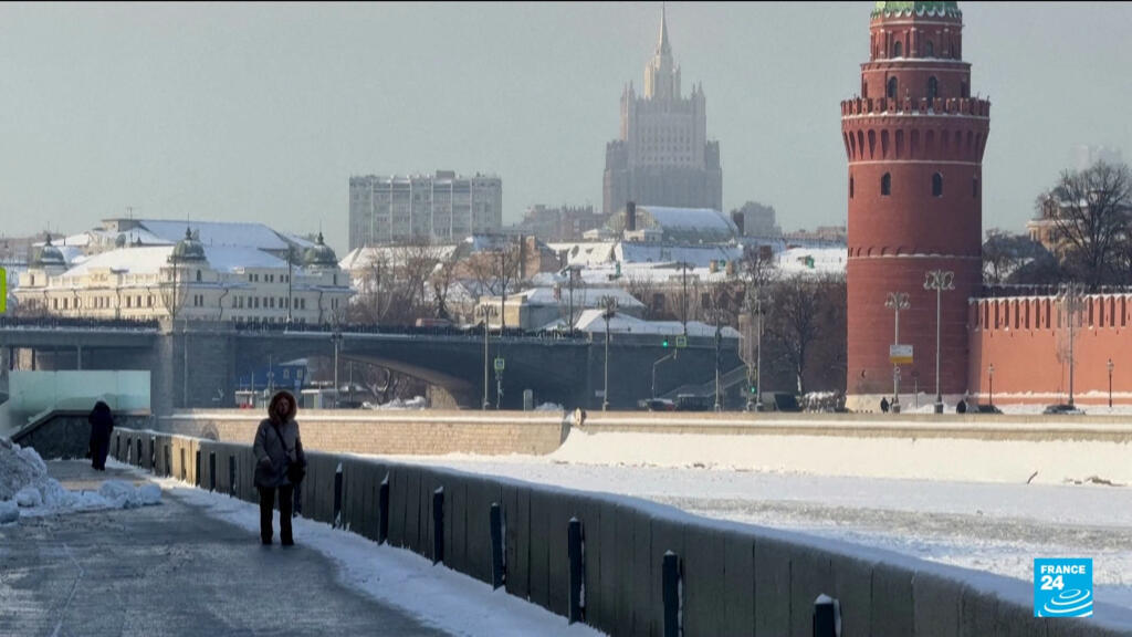 Video thumbnail for Russian and Ukrainian negotiators meet for US-brokered talks