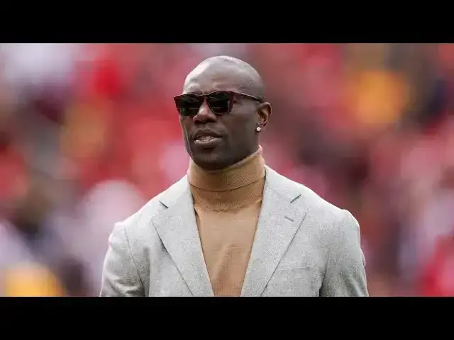 Video thumbnail for law nation sports: terrell owens says tom brady could bring cowboys a super bowl despite dak prescott
