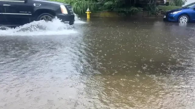 Video thumbnail for Storm brings flooding to Lindenhurst