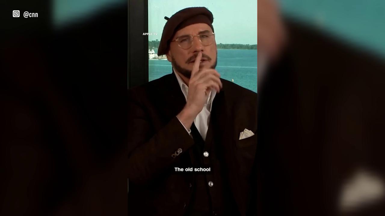 Video thumbnail for UNCAPTIONED: John Travolta shares inspiration behind viral beret and glasses look.