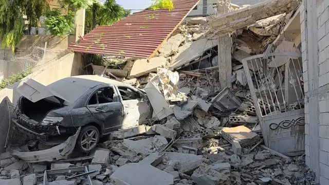 Video thumbnail for Lebanon: 5 killed, many injured in Israeli airstrikes in southern Lebanon despite ceasefire.