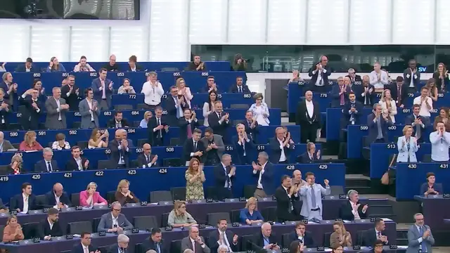 Video thumbnail for ‘Send them back’ chants in EU Parliament after anti-migrant bill passes